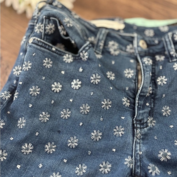 Pilcro by Anthropologie Floral Embroidered 
Jeans Size 6 - Picture 2 of 12
